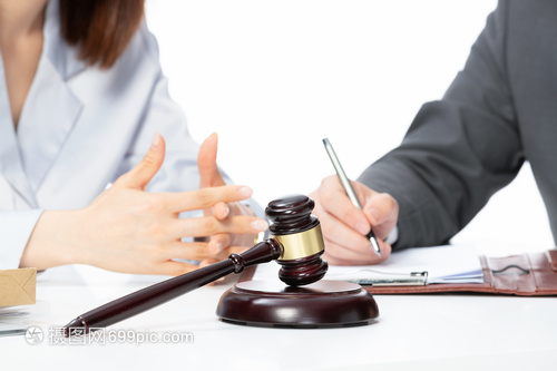 律師同事案件討論交流特寫